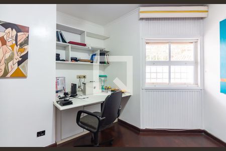 Casa à venda com 351m², 4 quartos e 3 vagas Casa à venda com 351m², 4 quartos e 3 vagasQuarto 2