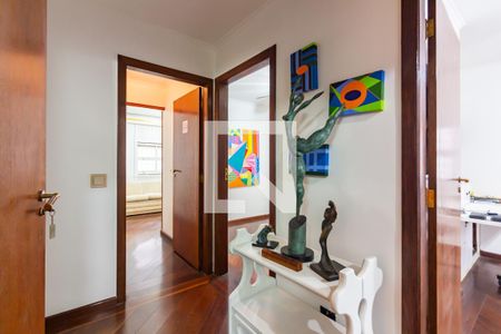 Casa à venda com 351m², 4 quartos e 3 vagas Casa à venda com 351m², 4 quartos e 3 vagasHall