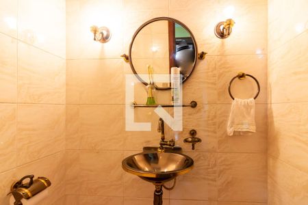 Casa à venda com 351m², 4 quartos e 3 vagas Casa à venda com 351m², 4 quartos e 3 vagasLavabo