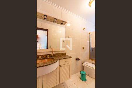 Casa à venda com 351m², 4 quartos e 3 vagas Casa à venda com 351m², 4 quartos e 3 vagasBanheiro da Suíte 1