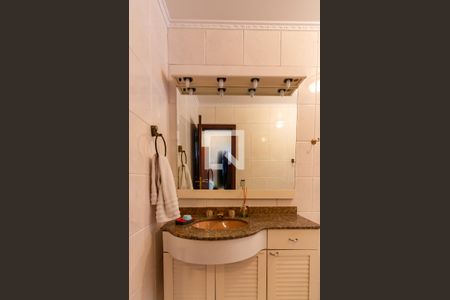 Casa à venda com 351m², 4 quartos e 3 vagas Casa à venda com 351m², 4 quartos e 3 vagasBanheiro da Suíte 1