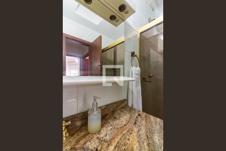 Casa à venda com 351m², 4 quartos e 3 vagas Casa à venda com 351m², 4 quartos e 3 vagasBanheiro