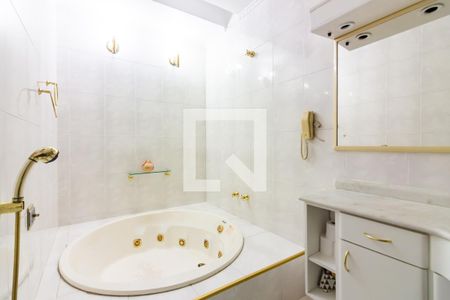 Casa à venda com 351m², 4 quartos e 3 vagas Casa à venda com 351m², 4 quartos e 3 vagasBanheiro da Suíte 2