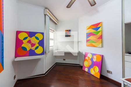 Casa à venda com 351m², 4 quartos e 3 vagas Casa à venda com 351m², 4 quartos e 3 vagasQuarto