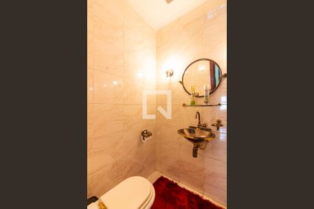 Casa à venda com 351m², 4 quartos e 3 vagas Casa à venda com 351m², 4 quartos e 3 vagasLavabo