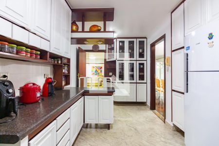 Casa à venda com 351m², 4 quartos e 3 vagas Casa à venda com 351m², 4 quartos e 3 vagasCozinha