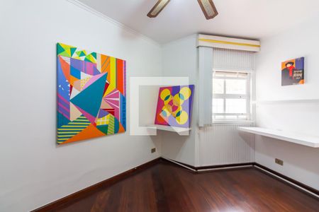 Casa à venda com 351m², 4 quartos e 3 vagas Casa à venda com 351m², 4 quartos e 3 vagasQuarto