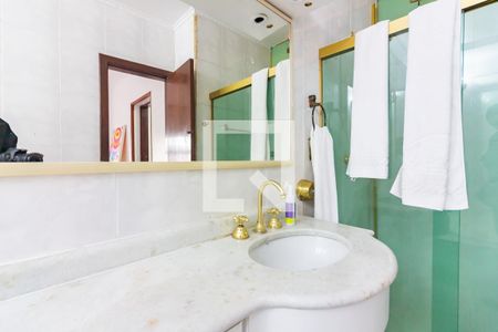 Casa à venda com 351m², 4 quartos e 3 vagas Casa à venda com 351m², 4 quartos e 3 vagasBanheiro da Suíte 2