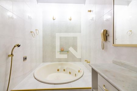 Casa à venda com 351m², 4 quartos e 3 vagas Casa à venda com 351m², 4 quartos e 3 vagasBanheiro da Suíte 2