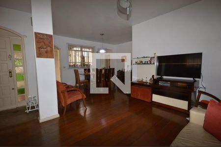 Casa à venda com 4 quartos, 220m² em Itapoã, Belo Horizonte