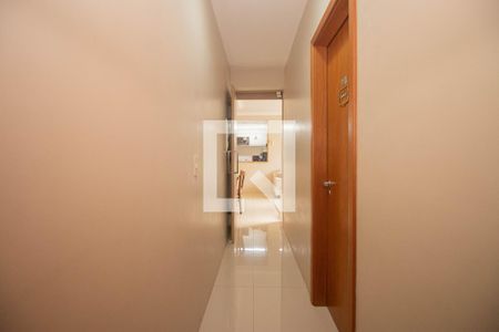 Corredor de apartamento à venda com 2 quartos, 75m² em Passo da Areia, Porto Alegre
