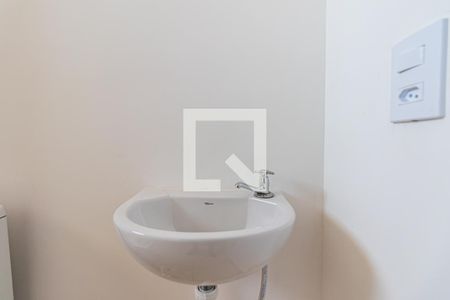 Banheiro de kitnet/studio para alugar com 1 quarto, 37m² em Vila Granada, São Paulo