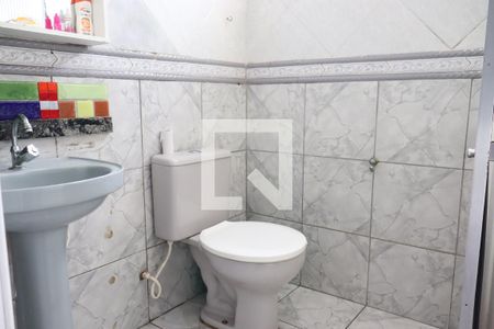 banheiro 1 de casa para alugar com 2 quartos, 110m² em Campina, São Leopoldo