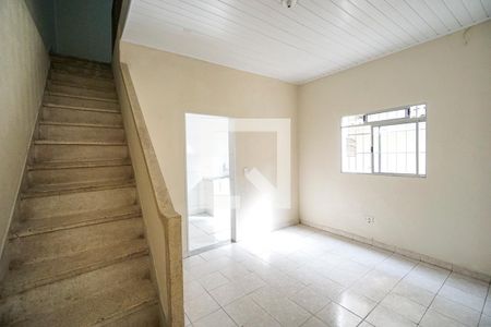 Casa de condomínio para alugar com 60m², 1 quarto e sem vagaSala