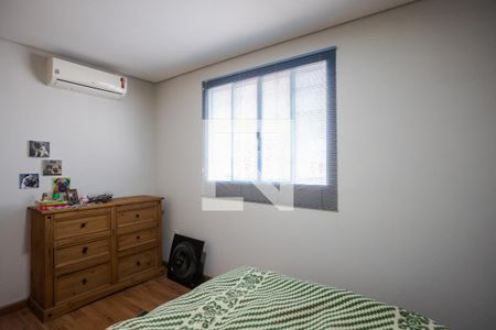 Quarto 1 de casa para alugar com 2 quartos, 90m² em Passo da Areia, Porto Alegre