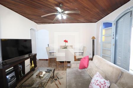 Sala 1 de casa para alugar com 6 quartos, 200m² em Cidade São Mateus, São Paulo
