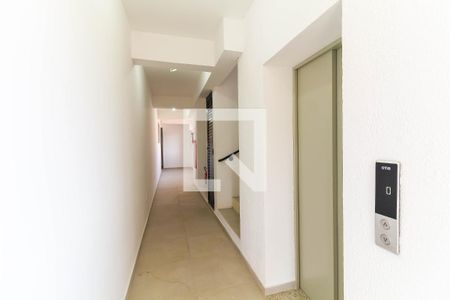 Corredor Externo de kitnet/studio para alugar com 2 quartos, 34m² em Parque da Mooca, São Paulo