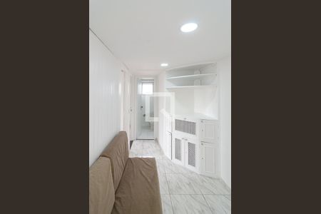 Corredor de apartamento para alugar com 2 quartos, 55m² em Jardim Prudência, São Paulo