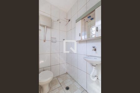 Banheiro de casa para alugar com 1 quarto, 28m² em Vila Yolanda, Osasco