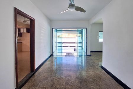 Sala de casa para alugar com 3 quartos, 360m² em Serra Grande, Niterói