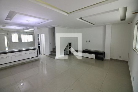 Sala de casa de condomínio para alugar com 5 quartos, 180m² em Vargem Pequena, Rio de Janeiro