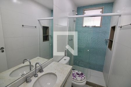 Banheiro da Suíte 1 de casa de condomínio para alugar com 5 quartos, 180m² em Vargem Pequena, Rio de Janeiro