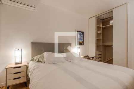 Quarto 1 de apartamento para alugar com 2 quartos, 54m² em Mont Serrat, Porto Alegre