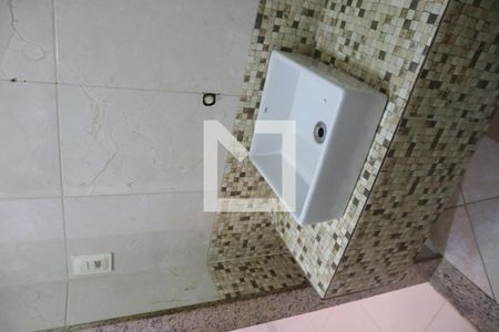 Banheiro da Suíte de casa de condomínio para alugar com 2 quartos, 68m² em Campinho, Rio de Janeiro