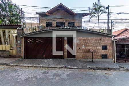 Casa à venda com 280m², 3 quartos e 4 vagas Casa à venda com 280m², 3 quartos e 4 vagasFachada