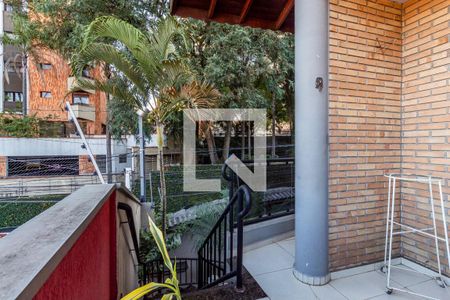 Casa à venda com 280m², 3 quartos e 4 vagas Casa à venda com 280m², 3 quartos e 4 vagasVaranda
