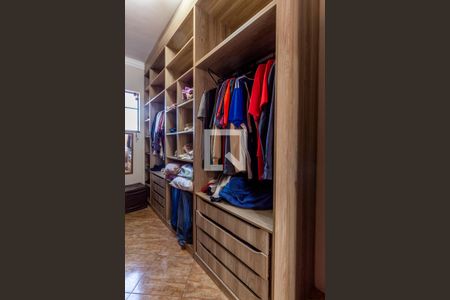Casa à venda com 280m², 3 quartos e 4 vagas Casa à venda com 280m², 3 quartos e 4 vagasCloset Quarto 2
