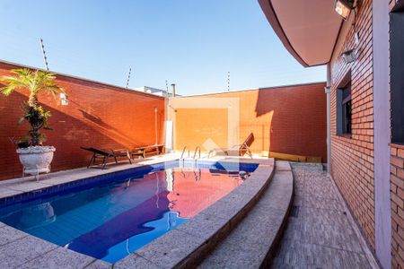 Casa à venda com 280m², 3 quartos e 4 vagas Casa à venda com 280m², 3 quartos e 4 vagasPiscina