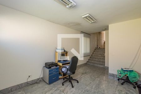 Casa de condomínio à venda com 700m², 4 quartos e 5 vagas Casa de condomínio à venda com 700m², 4 quartos e 5 vagasEscritório