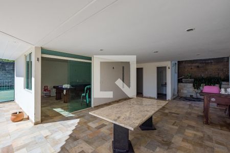 Casa de condomínio à venda com 700m², 4 quartos e 5 vagas Casa de condomínio à venda com 700m², 4 quartos e 5 vagasÁrea externa