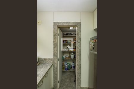 Casa de condomínio à venda com 700m², 4 quartos e 5 vagas Casa de condomínio à venda com 700m², 4 quartos e 5 vagasDespensa