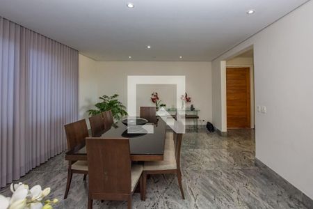 Casa de condomínio à venda com 700m², 4 quartos e 5 vagas Casa de condomínio à venda com 700m², 4 quartos e 5 vagasSala 2