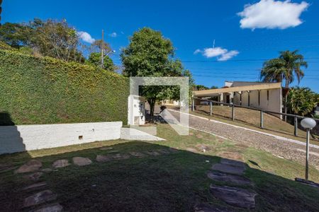 Casa de condomínio à venda com 700m², 4 quartos e 5 vagas Casa de condomínio à venda com 700m², 4 quartos e 5 vagasFachada - Garagem