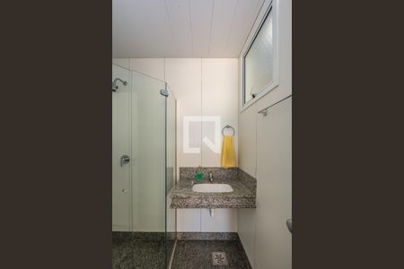 Casa de condomínio à venda com 700m², 4 quartos e 5 vagas Casa de condomínio à venda com 700m², 4 quartos e 5 vagasBanheiro Social