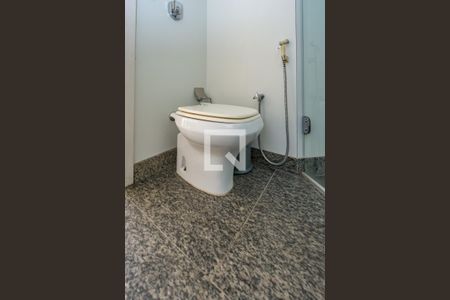 Casa de condomínio à venda com 700m², 4 quartos e 5 vagas Casa de condomínio à venda com 700m², 4 quartos e 5 vagasBanheiro Social