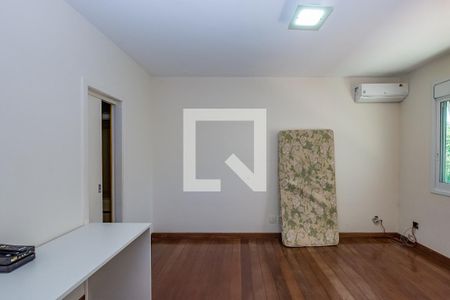 Casa de condomínio à venda com 700m², 4 quartos e 5 vagas Casa de condomínio à venda com 700m², 4 quartos e 5 vagasSuíte 2