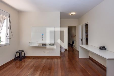 Casa de condomínio à venda com 700m², 4 quartos e 5 vagas Casa de condomínio à venda com 700m², 4 quartos e 5 vagasSuíte 2