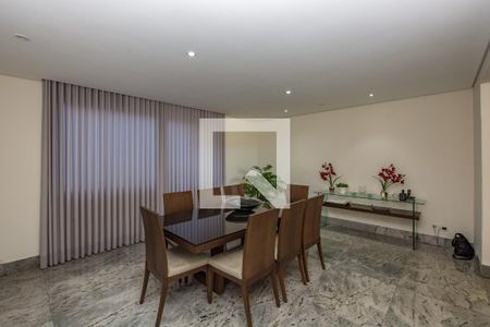 Casa de condomínio à venda com 700m², 4 quartos e 5 vagas Casa de condomínio à venda com 700m², 4 quartos e 5 vagasSala 2