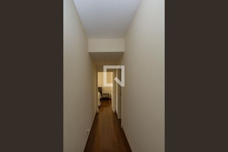 Casa de condomínio à venda com 700m², 4 quartos e 5 vagas Casa de condomínio à venda com 700m², 4 quartos e 5 vagasCorredor