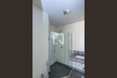 Casa de condomínio à venda com 700m², 4 quartos e 5 vagas Casa de condomínio à venda com 700m², 4 quartos e 5 vagasBanheiro Social