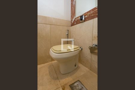 Casa de condomínio à venda com 700m², 4 quartos e 5 vagas Casa de condomínio à venda com 700m², 4 quartos e 5 vagasLavabo