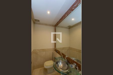 Casa de condomínio à venda com 700m², 4 quartos e 5 vagas Casa de condomínio à venda com 700m², 4 quartos e 5 vagasLavabo