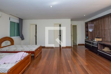 Casa de condomínio à venda com 700m², 4 quartos e 5 vagas Casa de condomínio à venda com 700m², 4 quartos e 5 vagasSuíte 1