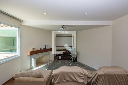 Casa de condomínio à venda com 700m², 4 quartos e 5 vagas Casa de condomínio à venda com 700m², 4 quartos e 5 vagasSala 4