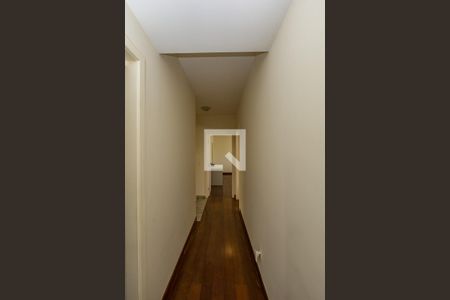 Casa de condomínio à venda com 700m², 4 quartos e 5 vagas Casa de condomínio à venda com 700m², 4 quartos e 5 vagasCorredor