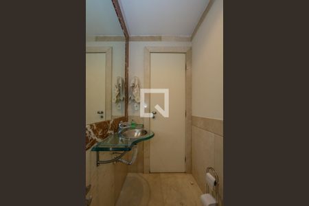 Casa de condomínio à venda com 700m², 4 quartos e 5 vagas Casa de condomínio à venda com 700m², 4 quartos e 5 vagasLavabo